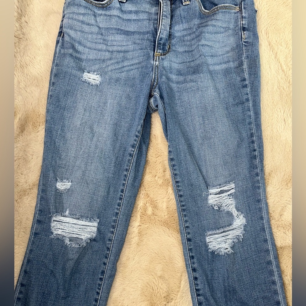 Universal Thread Light Blue Distressed Cropped Jeans - Picture 3 of 9